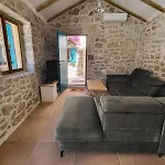 Stone House Knezevic * ヴィンイェラック