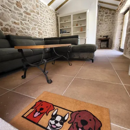 Stone House Knezevic 빈예라크