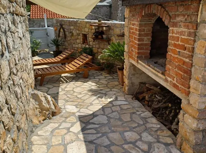 Stone House Knezevic Tatil Evi