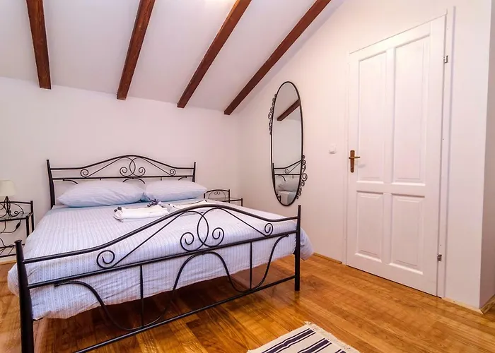 Stone House Knezevic Tatil Evi