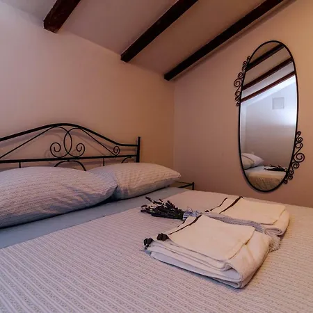 Stone House Knezevic * Vinjerac