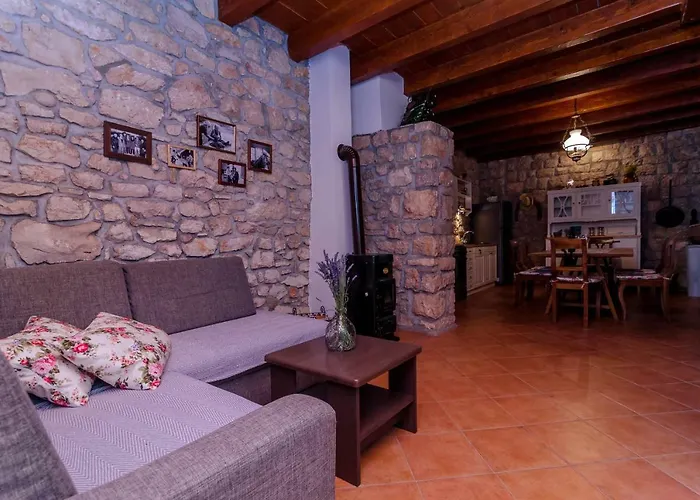 Vakantiehuis Stone House Knezevic *