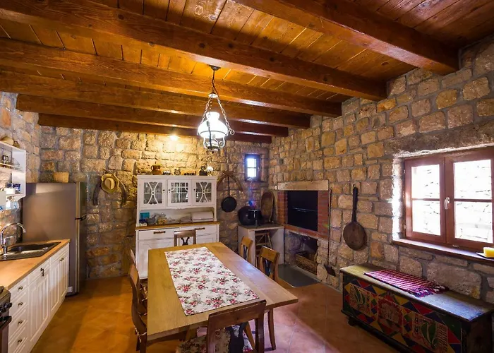 Stone House Knezevic Vinjerac